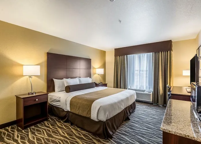 Cobblestone Hotel & Suites - Stevens Point