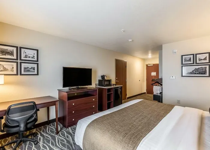 Cobblestone Hotel & Suites - Stevens Point